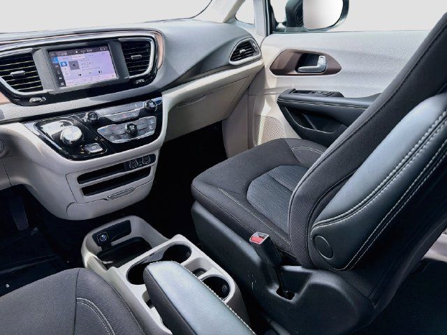 Used 2024 Chrysler Voyager LX FWD image 23