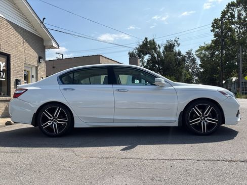 Used 2016 Honda Accord Touring image 7