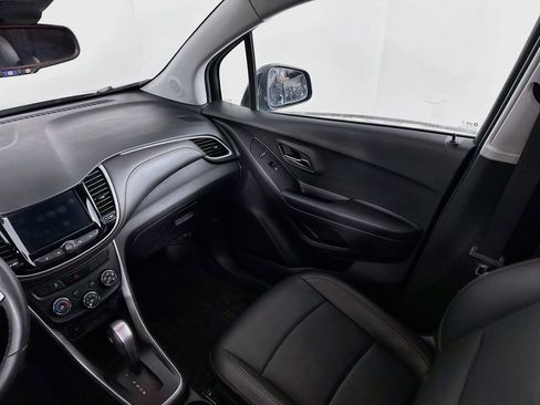 Used 2022 Chevrolet Trax LT w/ Premium Seat Package AWD/4WD image 22