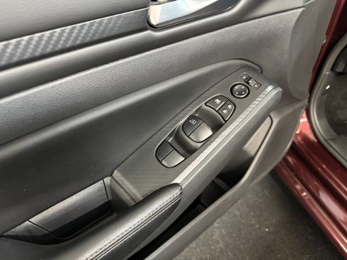 Used 2024 Nissan Altima 2.5 SV FWD image 12