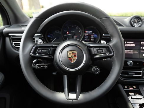 Certified 2026 Porsche Macan AWD/4WD image 13