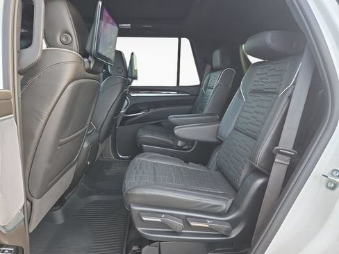 Used 2025 Cadillac Escalade Sport Platinum w/ LPO, ONYX Package AWD/4WD image 27