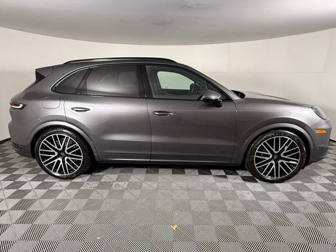 New 2026 Porsche Cayenne Turbo AWD/4WD image 8