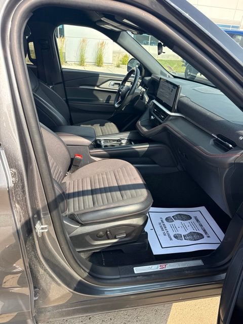 Certified 2025 Ford Explorer ST-Line AWD/4WD image 4