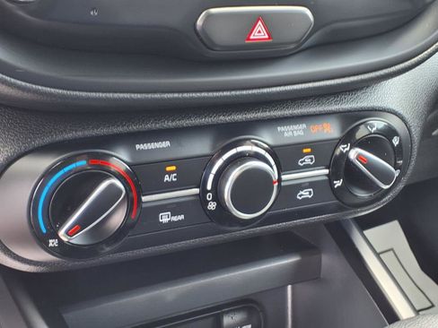 Used 2023 Kia Soul LX image 8