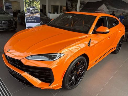 Used 2025 Lamborghini Urus SE AWD/4WD image 10