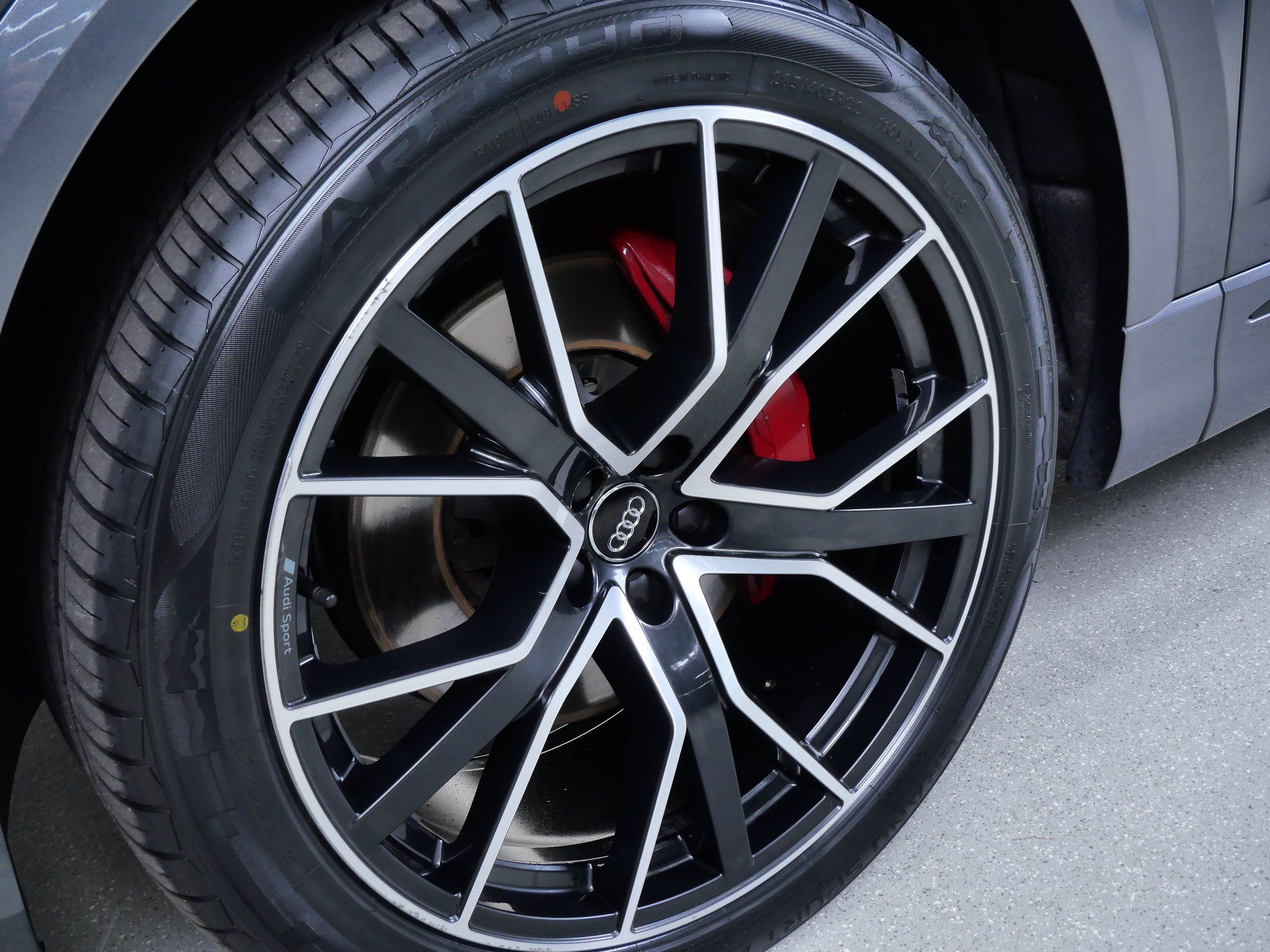 Used 2019 Audi Q8 Premium Plus w/ Premium Plus AWD/4WD image 13