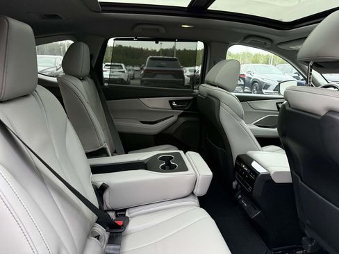 Used 2024 Acura MDX SH-AWD w/ Technology Package image 17