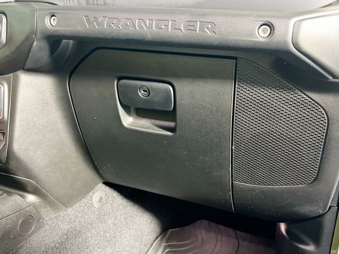 Used 2021 Jeep Wrangler Unlimited Rubicon AWD/4WD image 33