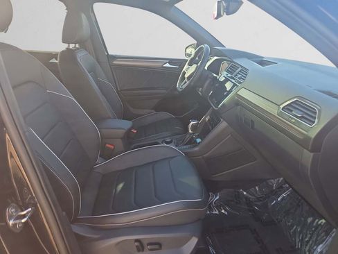 Used 2024 Volkswagen Tiguan SEL R-Line image 16