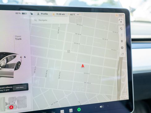 Used 2020 Tesla Model 3 Standard Range Plus image 29