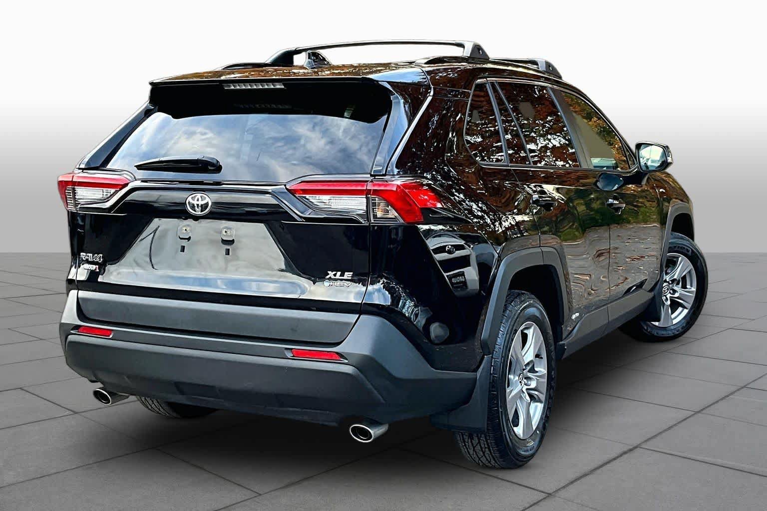 Used 2025 Toyota RAV4 XLE w/ Weather Package AWD/4WD image 12