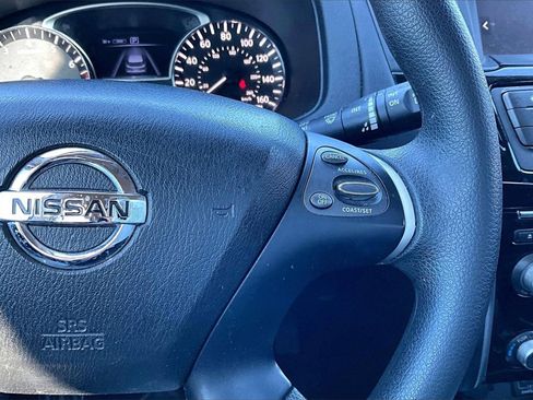 Used 2020 Nissan Pathfinder S image 16