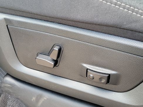 Used 2026 RAM 2500 Big Horn AWD/4WD image 9