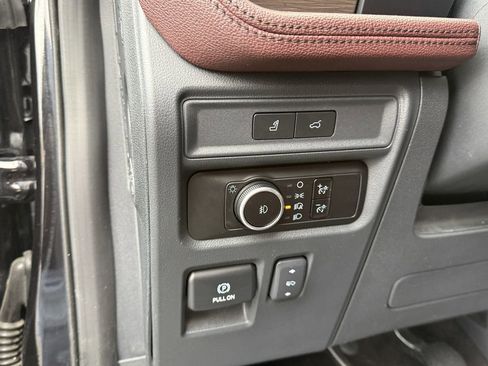 Used 2023 Ford Expedition Limited image 17