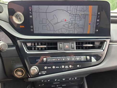 Used 2022 Lexus ES 350 Ultra Luxury w/ Accessory Package 2 FWD image 24