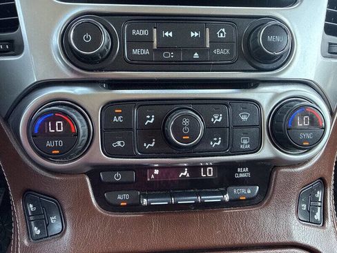 Used 2015 Chevrolet Suburban LTZ AWD/4WD image 32