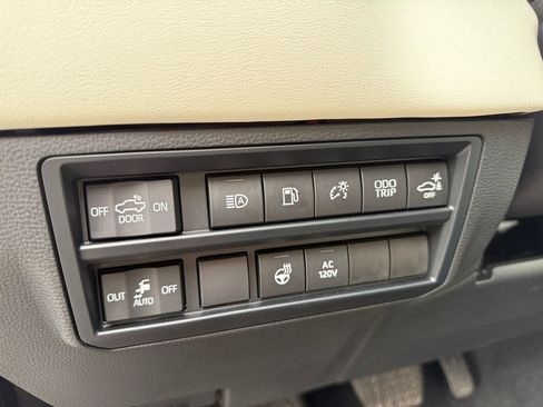 Used 2023 Toyota Tundra Capstone AWD/4WD image 31