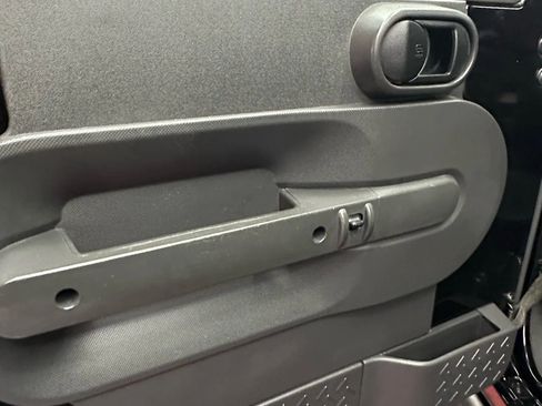 Used 2010 Jeep Wrangler Unlimited Sport image 17