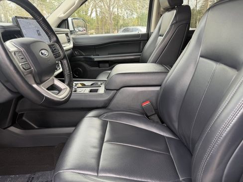 Used 2024 Ford Expedition XLT image 20