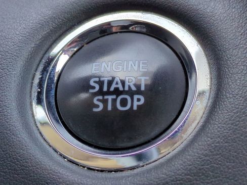 Used 2023 Toyota Highlander XLE image 28