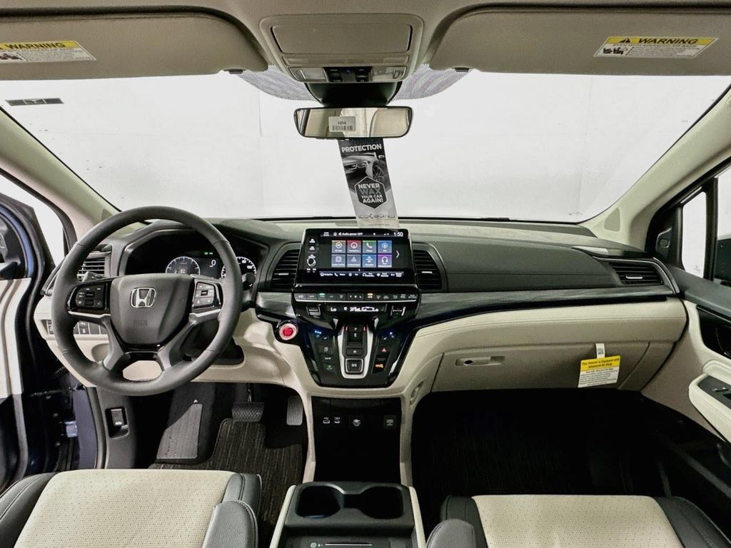 Used 2026 Honda Odyssey Elite image 3