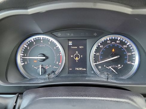 Used 2017 Toyota Highlander SE AWD/4WD image 24