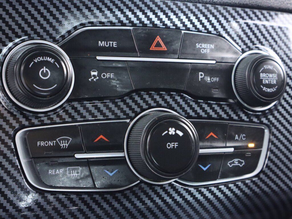 Used 2019 Dodge Charger SXT RWD image 20