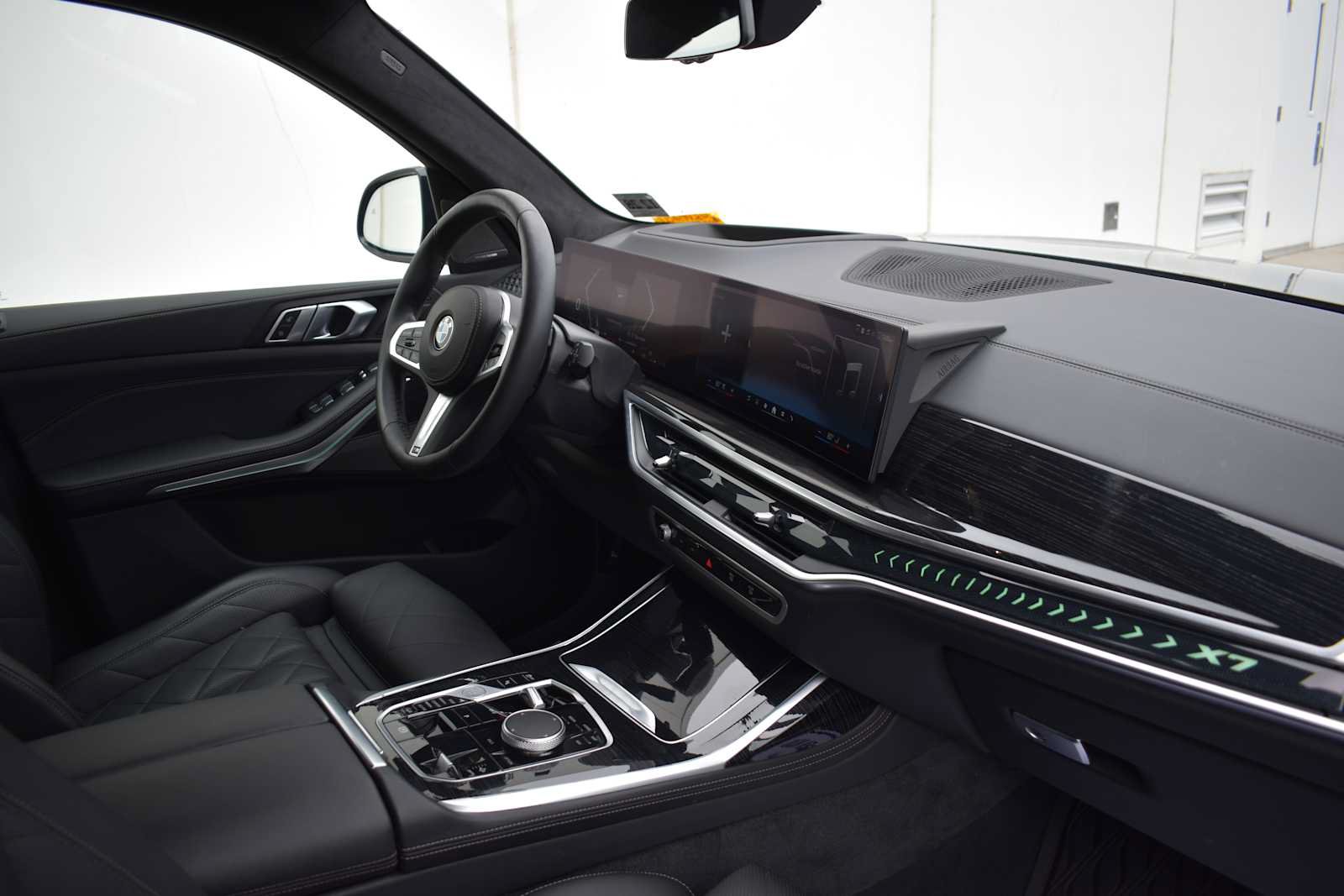 Used 2024 BMW X7 xDrive40i w/ M Sport Package AWD/4WD image 14