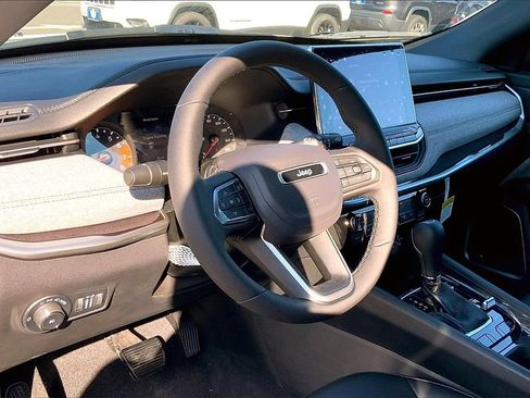 Used 2023 Jeep Compass Latitude w/ Sun and Sound Group AWD/4WD image 9