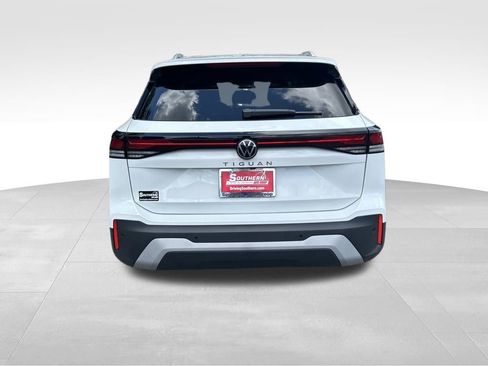 Used 2025 Volkswagen Tiguan S w/ 18" Wheel Package FWD image 9
