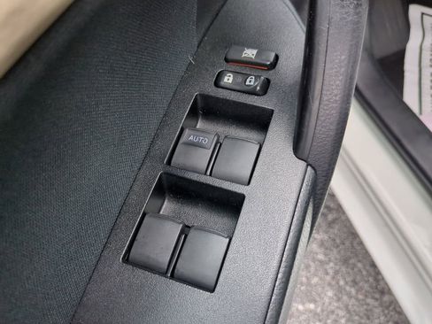 Used 2016 Toyota Corolla LE image 17