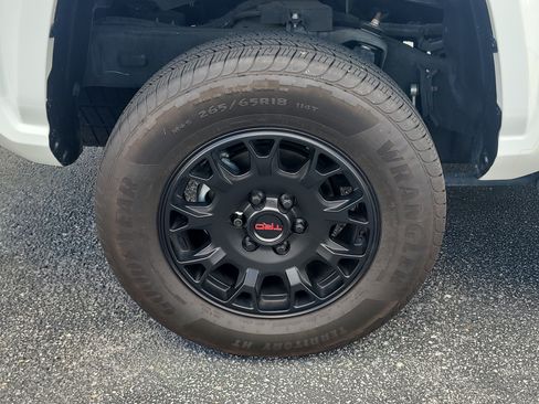 Certified 2025 Toyota Tacoma SR5 RWD image 9