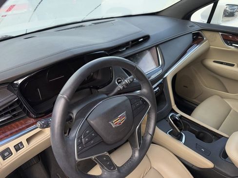 Used 2017 Cadillac XT5 Luxury w/ Driver Awareness Package image 17