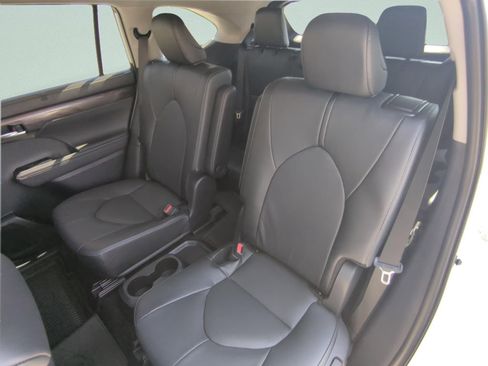 New 2026 Toyota Highlander Limited AWD/4WD image 9