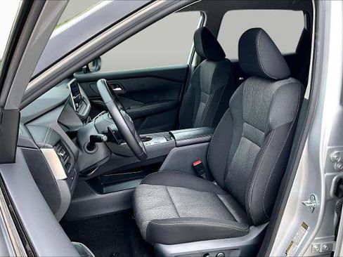 Certified 2025 Nissan Rogue SV FWD image 8