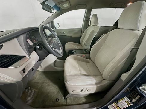 Used 2016 Toyota Sienna LE FWD image 13