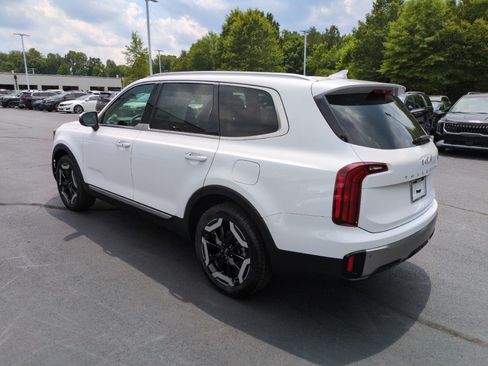 Used 2023 Kia Telluride S w/ S Sunroof Package FWD image 5