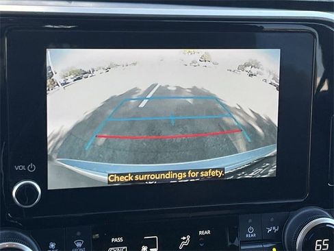 Used 2023 Toyota Highlander LE image 18