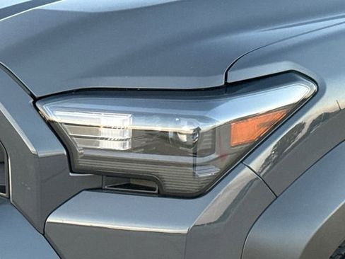 Used 2025 Toyota 4Runner SR5 AWD/4WD image 4