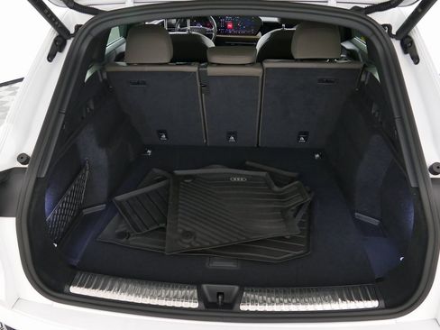 Certified 2025 Audi Q5 Premium w/ Convenience Package image 29