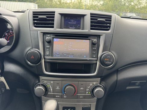 Used 2013 Toyota Highlander SE AWD/4WD image 32