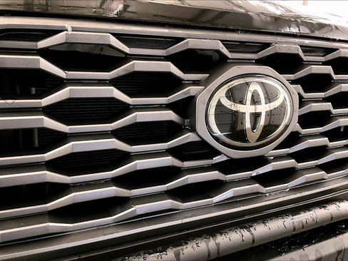 Used 2022 Toyota Tacoma TRD Off-Road image 29