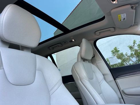 Used 2020 Volvo XC90 T8 Momentum w/ Protection Package Premier image 19
