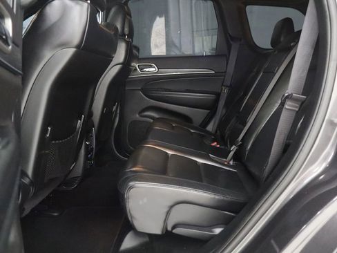 Used 2019 Jeep Grand Cherokee Limited image 16