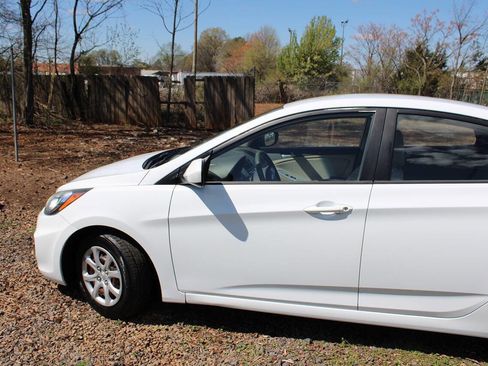 Used 2013 Hyundai Accent GLS image 11