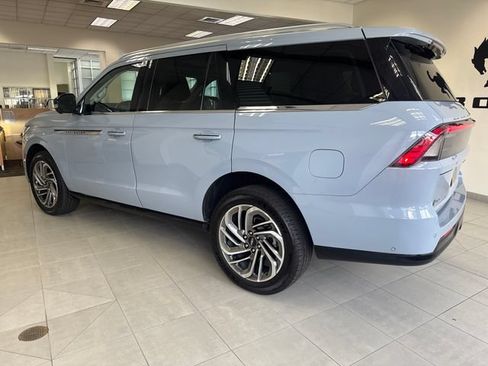 Used 2025 Lincoln Navigator Reserve AWD/4WD image 5