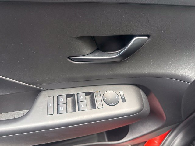 Used 2025 Hyundai Kona SE FWD image 12