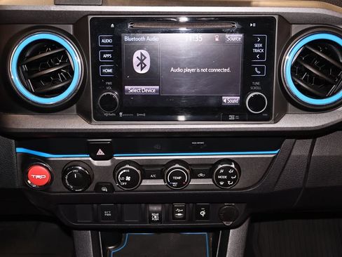 Used 2019 Toyota Tacoma TRD Off-Road AWD/4WD image 27