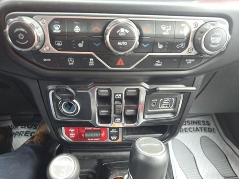 Certified 2022 Jeep Gladiator Rubicon w/ Cold Weather Group image 23